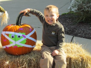 decorate the pumpkin